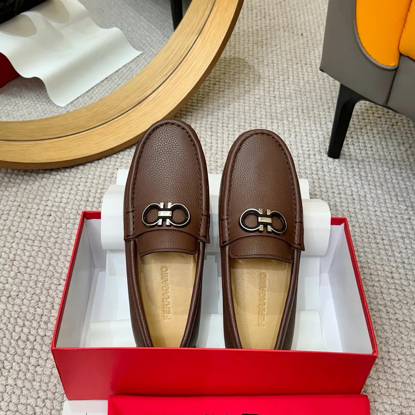 Men's men's shoes 💰420 (Yangli) Ferragamo 〰Ferragamo 2⃣️0⃣️2⃣️5️⃣ New series 👊🏻 Upper 🇮🇹 Italian imported calfskin, original outsole molding. Water-dyed sheepskin lining. The identity of every successful man is set off, and the upper and lower shoes are elegant and stable🚶🏻🚶🏻The high-end custom counter original replica is an eternal classic🔍️Number of codes: 38-46 with counter packaging